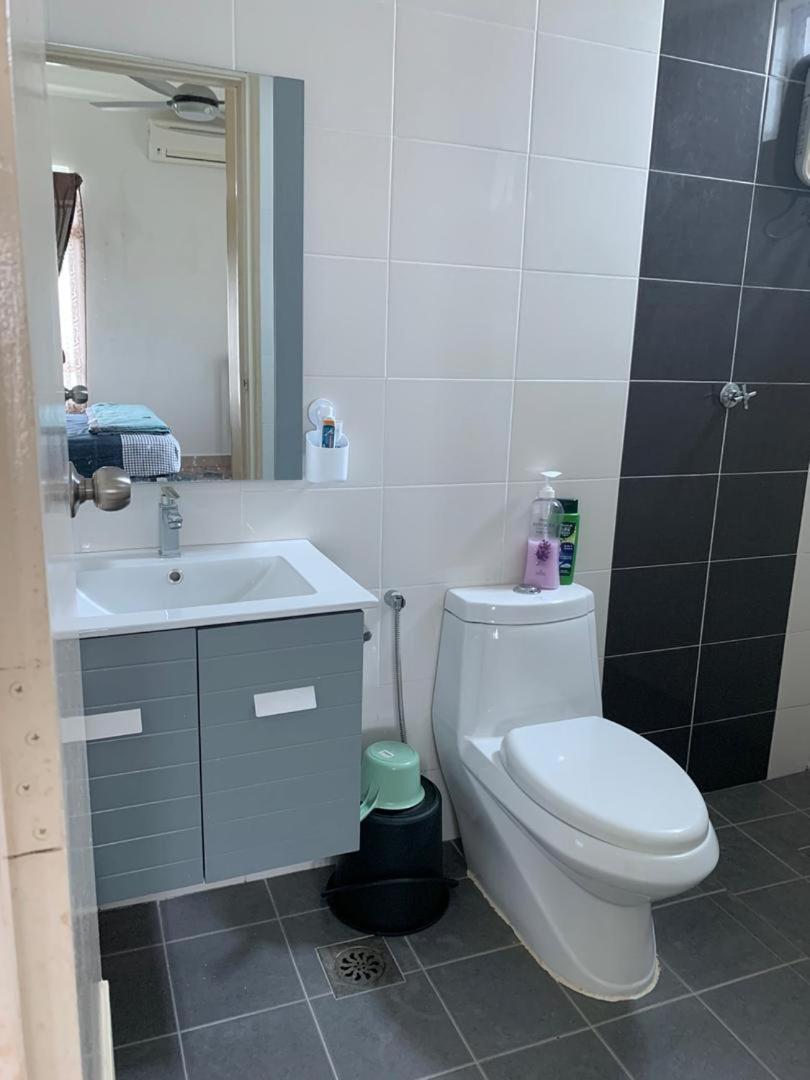 Risqi Apartment 2 Bedroom Wakaf Che Yeh Kota Bharu Phòng bức ảnh